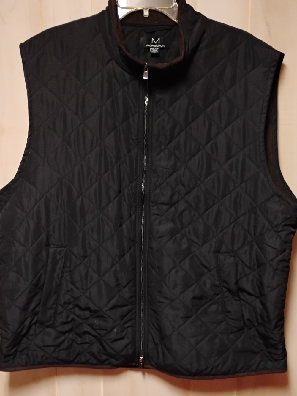 Magaschoni Men’s Quilted Black Zip Vest